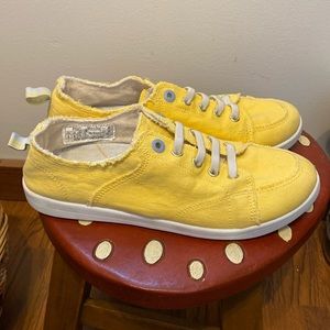 Vionic beach sneakers